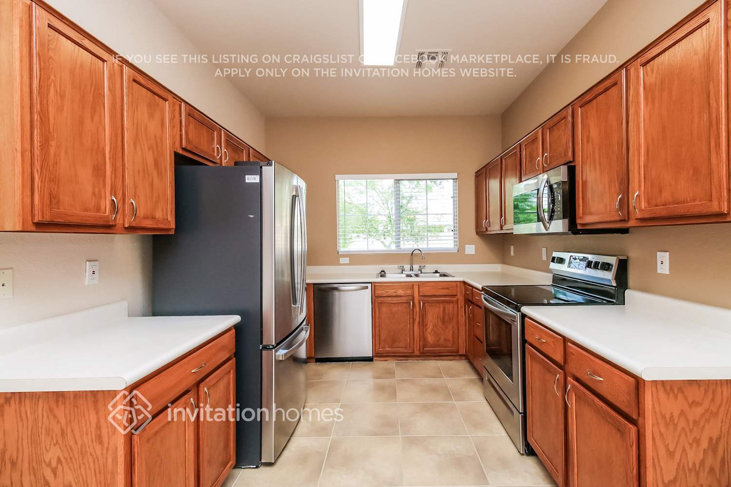 Building Photo - 2751 E Terrace Ave