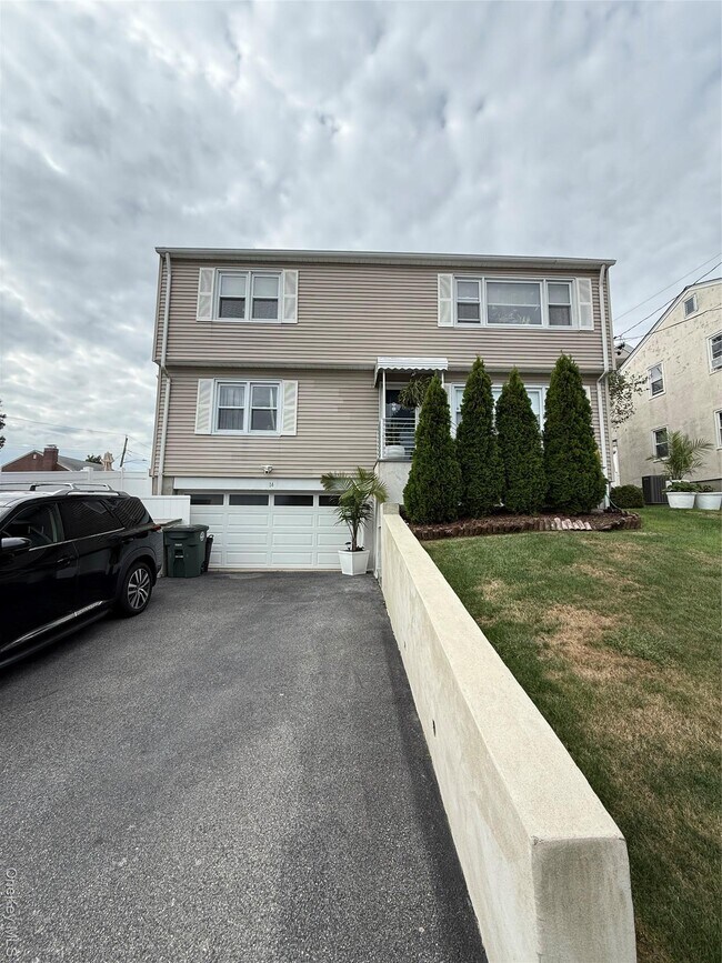 Primary Photo - 14 Summit Ave