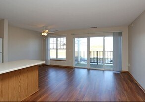 Building Photo - 6935 70th Ct