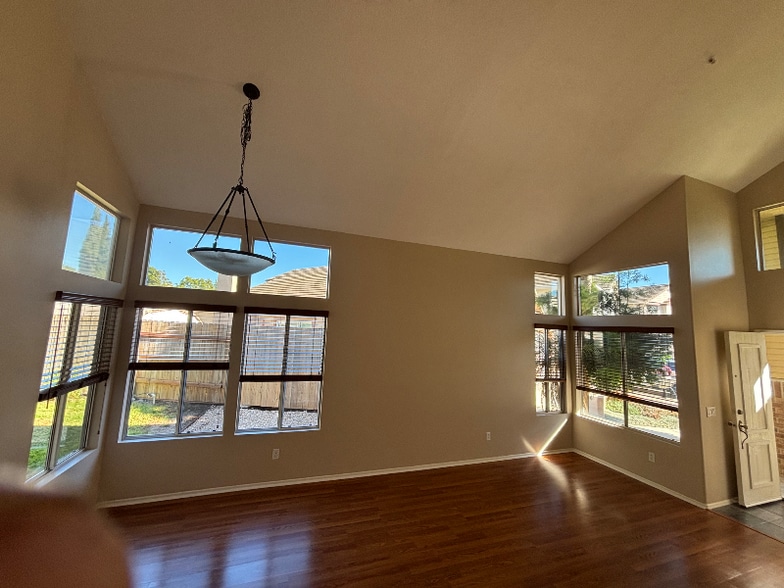 Building Photo - 10463 Graham Ct