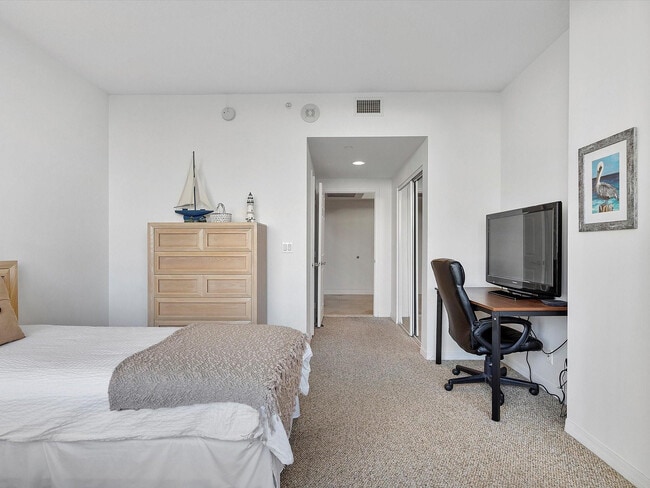 Building Photo - 3200 N Ocean Blvd