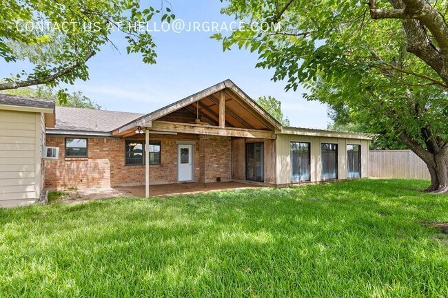 Building Photo - 429 Lindenwood Ln W