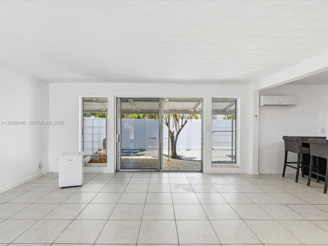 Building Photo - 2513 NE 33rd Ave