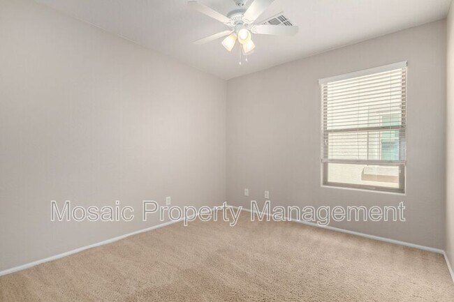 Building Photo - 389 E Angeline Ave