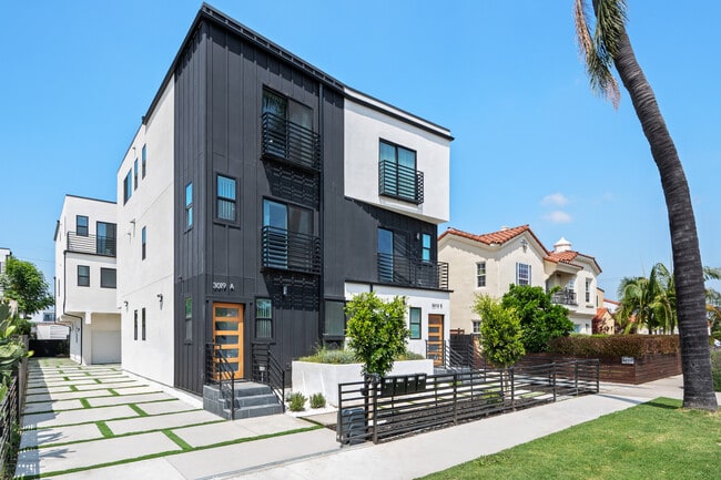 Building Photo - 3021 Somerset Dr