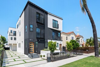 Building Photo - 3021 Somerset Dr