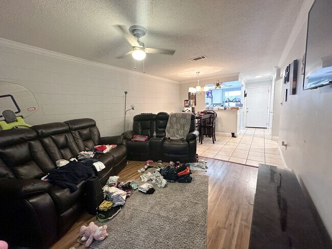 Building Photo - 422 SE 8th St