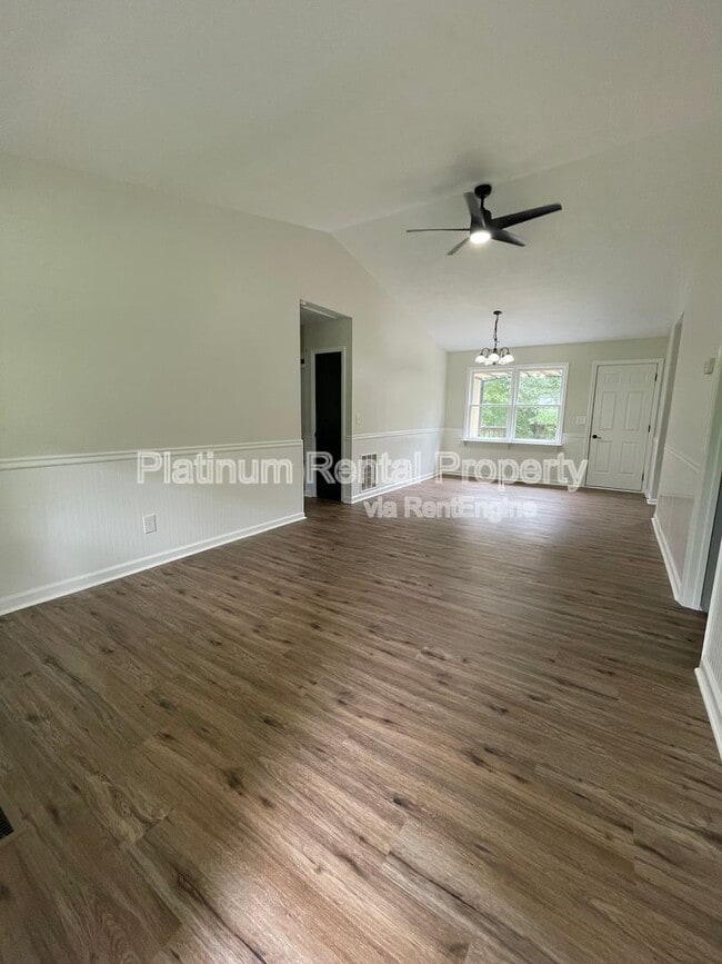 Building Photo - 35 Pecks Creek Ct