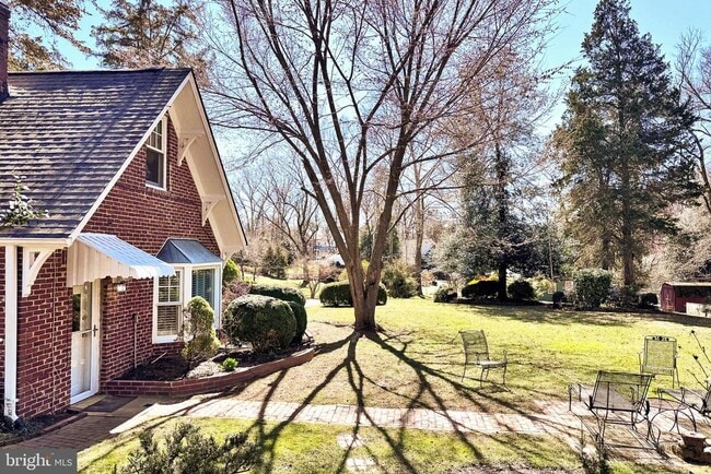 Building Photo - 8022 E Boulevard Dr