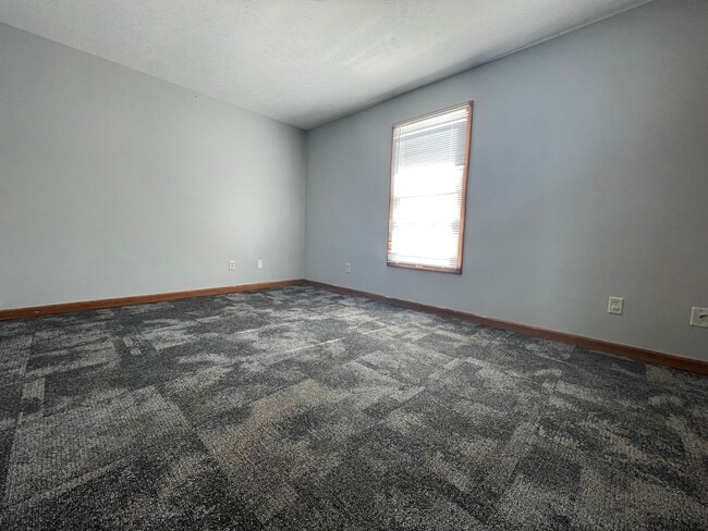 Building Photo - 350 Stone Creek Dr