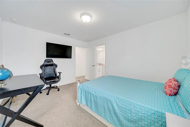 Building Photo - Stunning Fully Furnished 4 Bed Home with Resort-Style Community Amenities