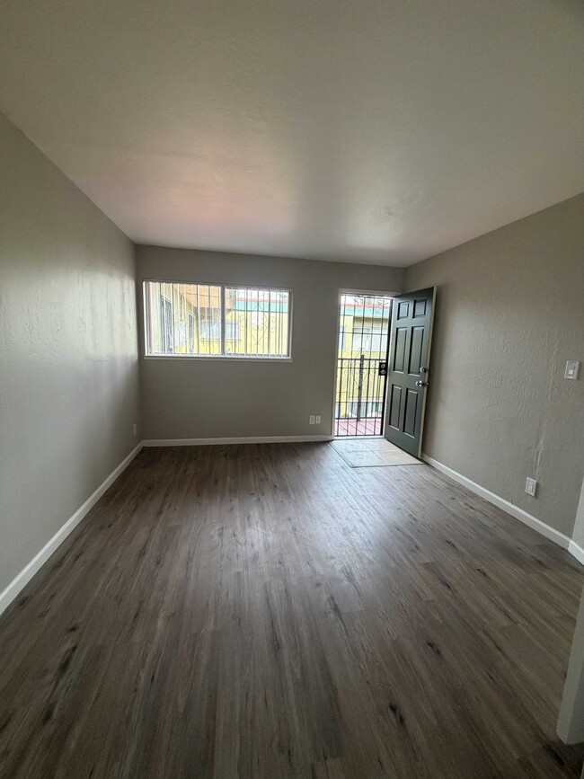 Building Photo - 2124 90th Ave