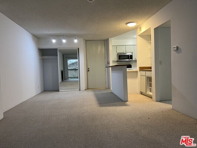 Building Photo - 1115 Raintree Cir