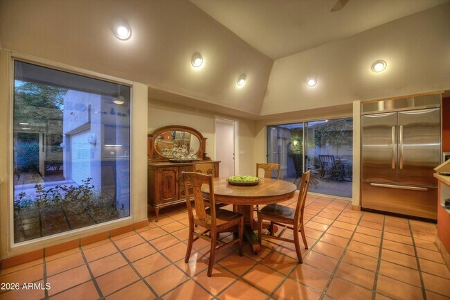 Building Photo - 1523 W Vista Ave