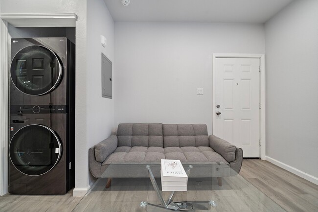 Building Photo - 920 Avenue L