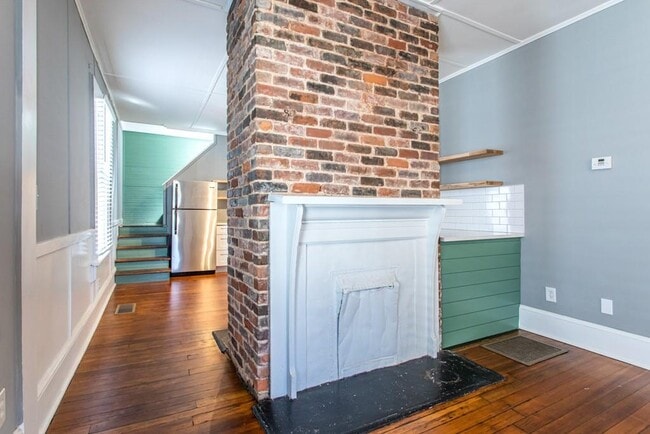 Building Photo - 276 Iswald St SE