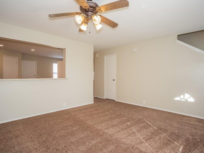 Building Photo - 914 Eagles Glide Dr