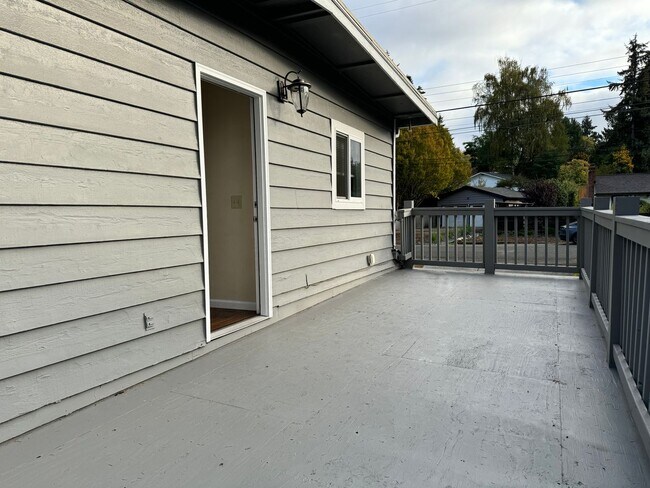 Building Photo - 16747 3rd Ave NE