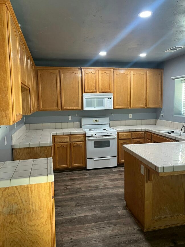 Building Photo - 437 Rian Noelle Ct