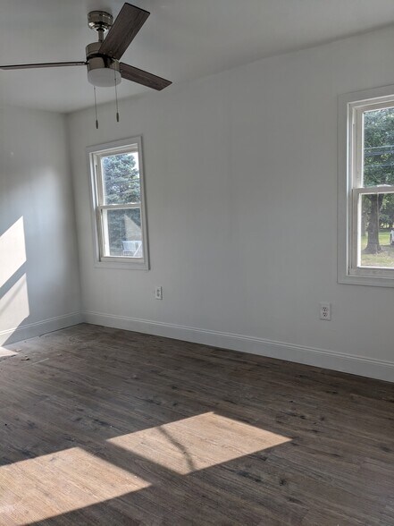 Front Bedroom - 932 Main St