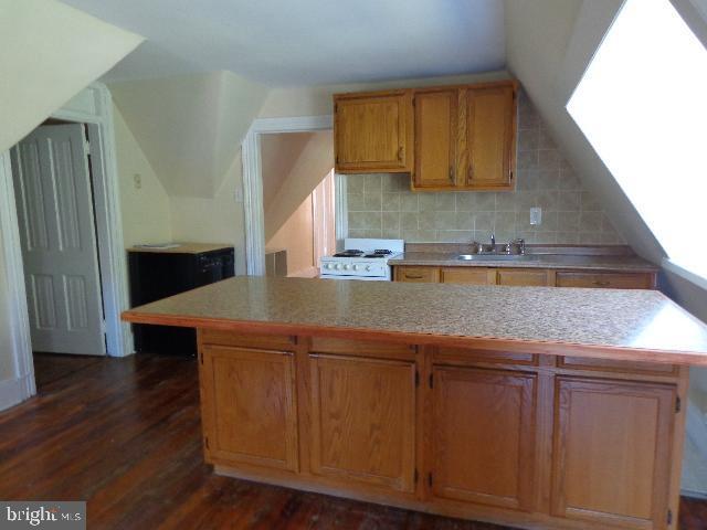 Building Photo - 25 Montrose Ave