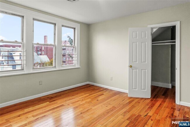 Building Photo - 117 Parkview Terrace