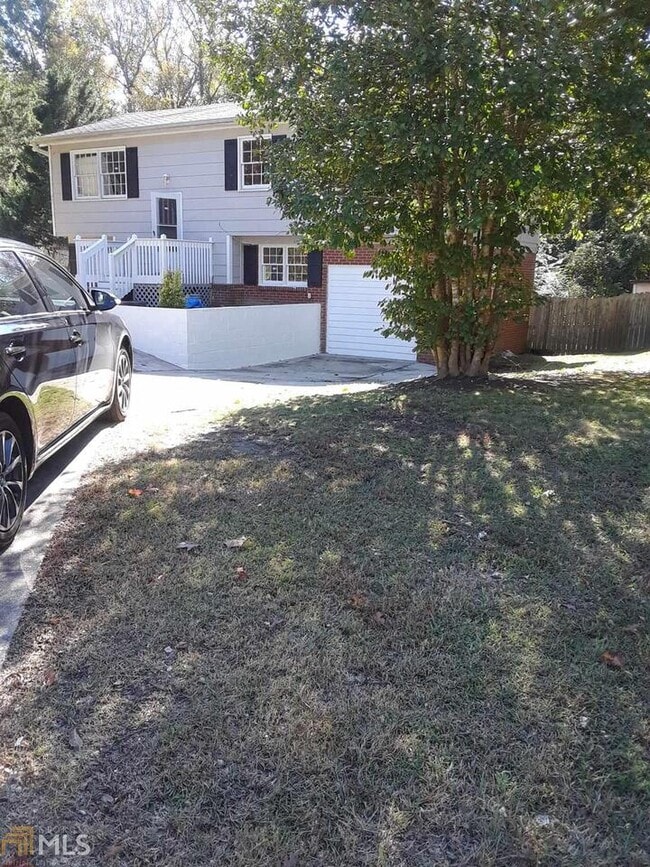 Building Photo - 10527 Thrasher Rd