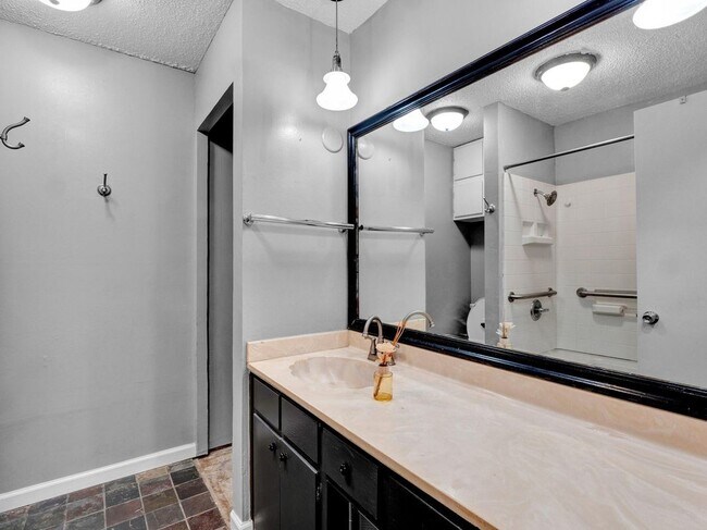 Building Photo - 7011 Whispering Oaks Dr