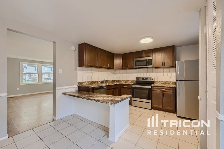 Building Photo - 12345 Bonfire Dr