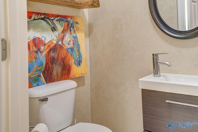 Building Photo - 1605 McCullough Ave NE