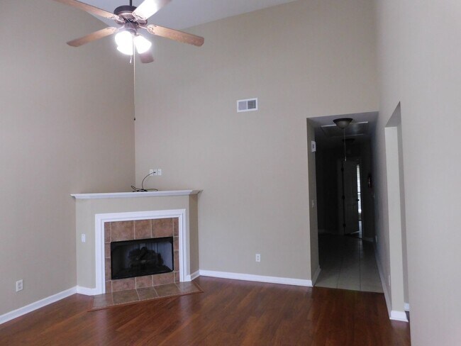 Building Photo - 2755 Southwood Ln