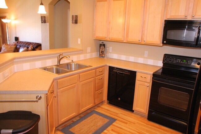 Building Photo - 2421 Owens Ave