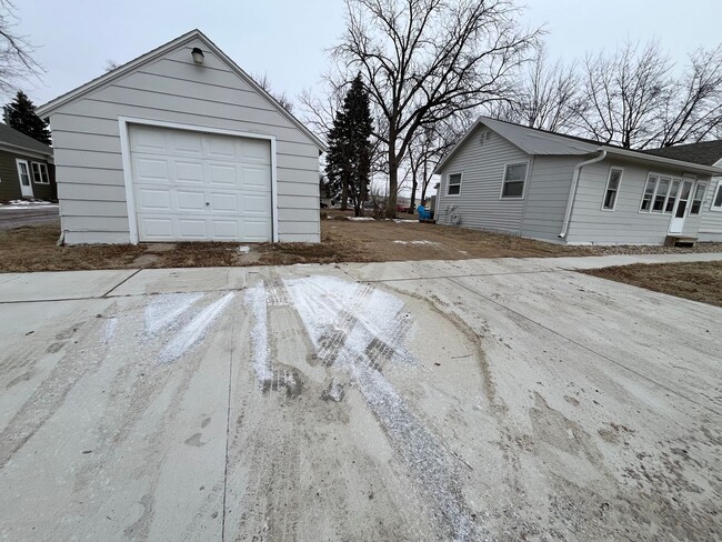 Building Photo - 2 Bed/1 Bath Ranch Home For Rent in Harrisburg, SD!