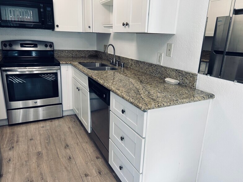 Building Photo - 4070 Porte La Paz