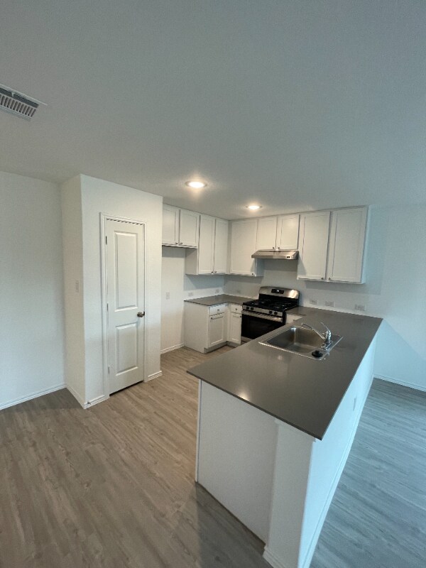 Building Photo - 13727 Barn Door