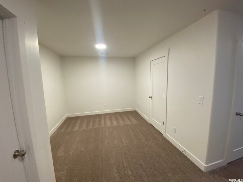 Building Photo - 7271 N Silver Spring Way