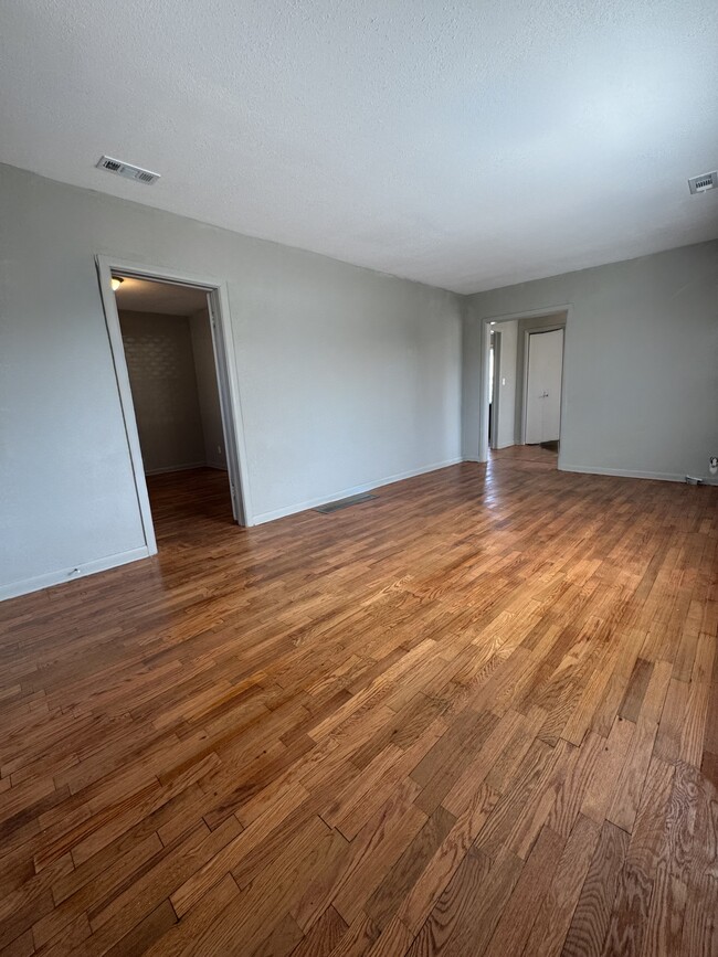 Building Photo - Grove