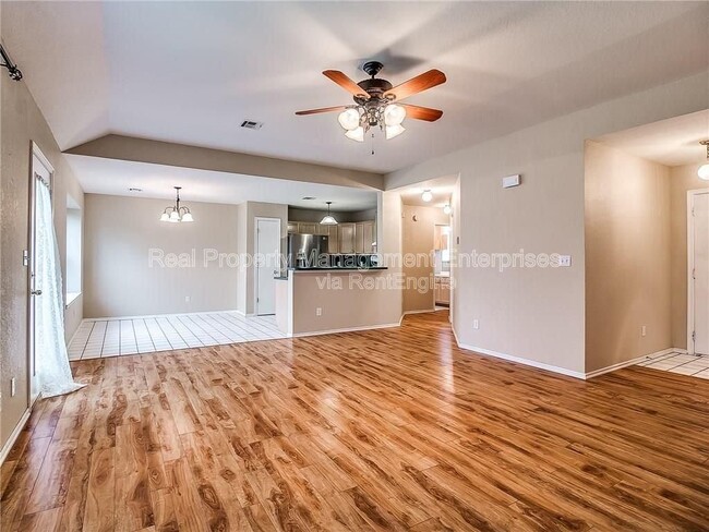 Building Photo - 5713 SE 85th St