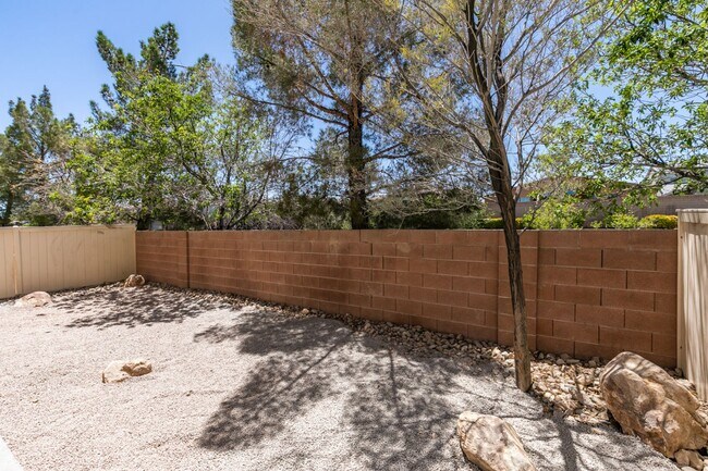 Building Photo - 8433 Spencer Canyon St