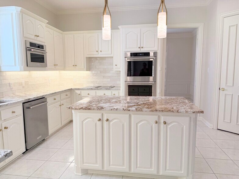 Building Photo - 1410 Biltmore Ct