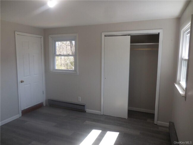 Building Photo - 14 Maurice Ln