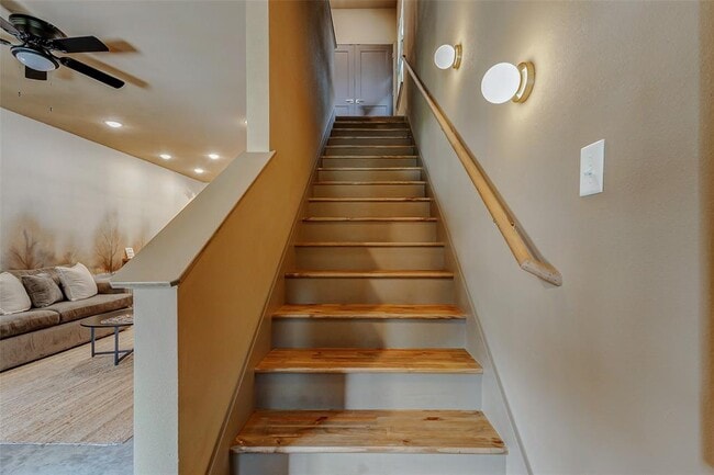 Building Photo - 302 W 31st St