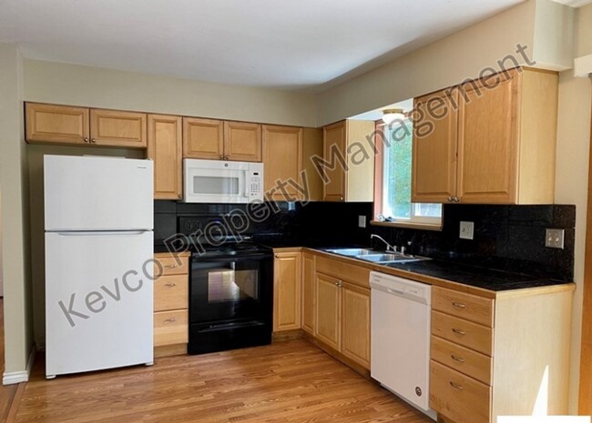 Building Photo - House with central AC!