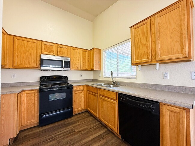 Building Photo - Charming 3-Bed, 2-Bath Home with Oversized...