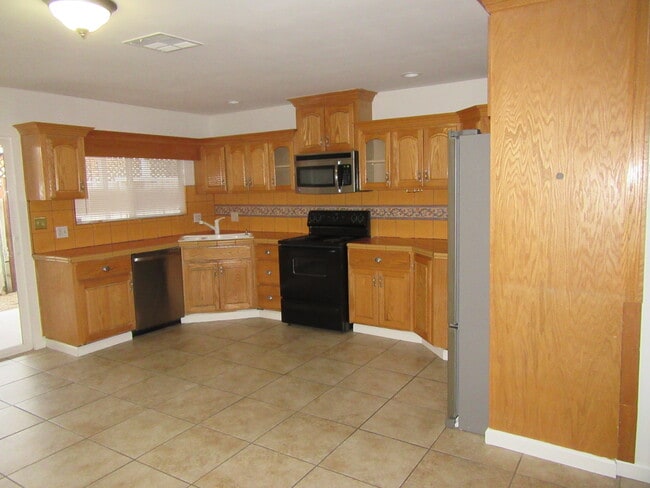 Building Photo - 54865 Avenida Vallejo