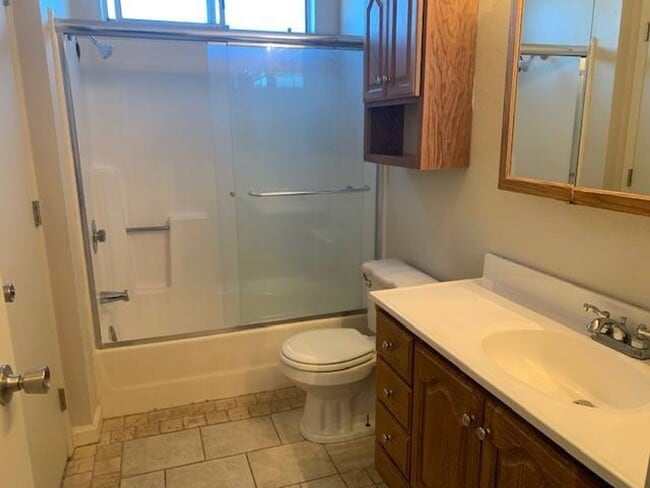 Building Photo - Great Home in H Section of Rohnert Park ~ 5 bedrooms and 2 bathrooms ~ Co Signers are Accepted