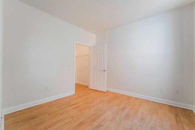 Building Photo - Move-in ready 2-bedroom 2-bath condo in th...