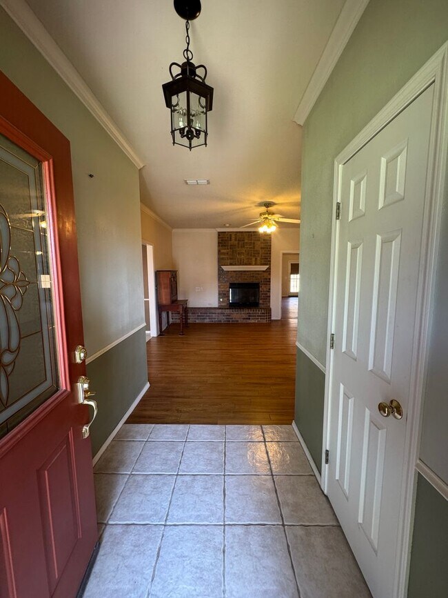 Building Photo - 4210 Catalpa Ln