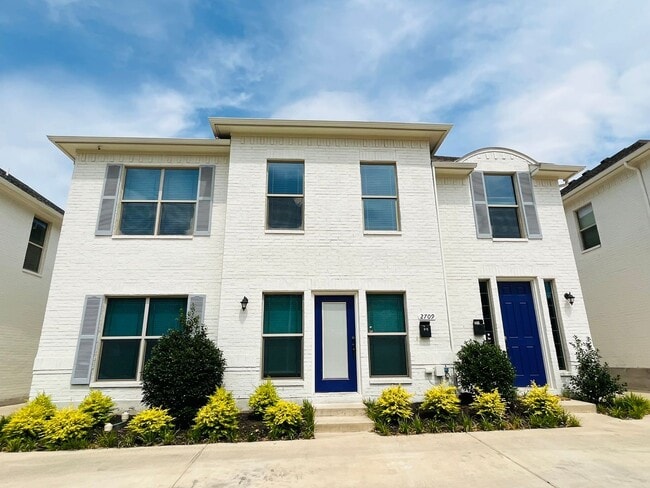 Building Photo - 2717 McCart Ave