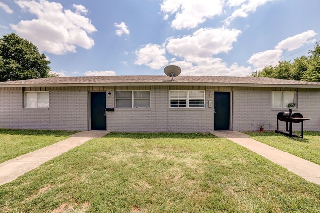 Building Photo - 1310 N Irvington Ave
